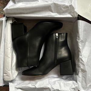 Dolce Vita Imogen H2O Bootie, Black Leather, Size 8